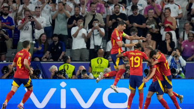 España lo dio vuelta y se metió en la final