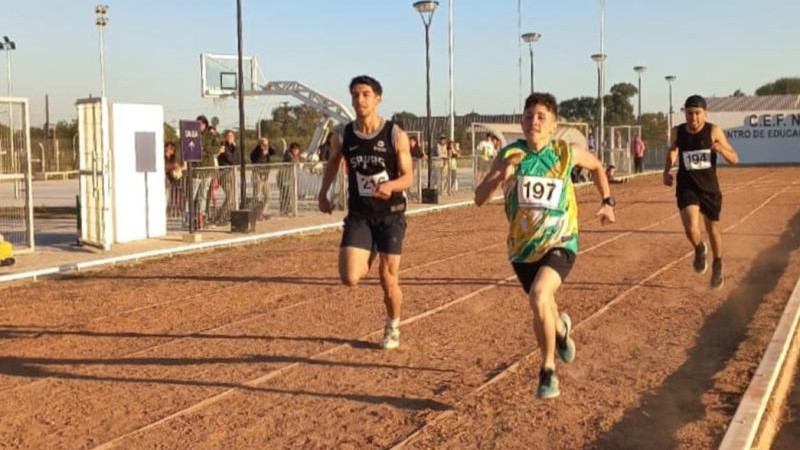 El CEF 2 inauguró su pista de atletismo con multitudinario Encuentro Provincial