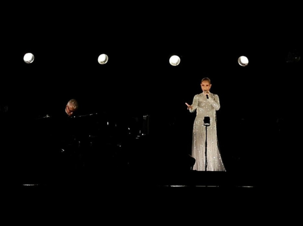 Celine Dion durante la ceremonia de apertura de los Juegos Olímpicos 2024. Foto: REUTERS/Anushree Fadnavis.