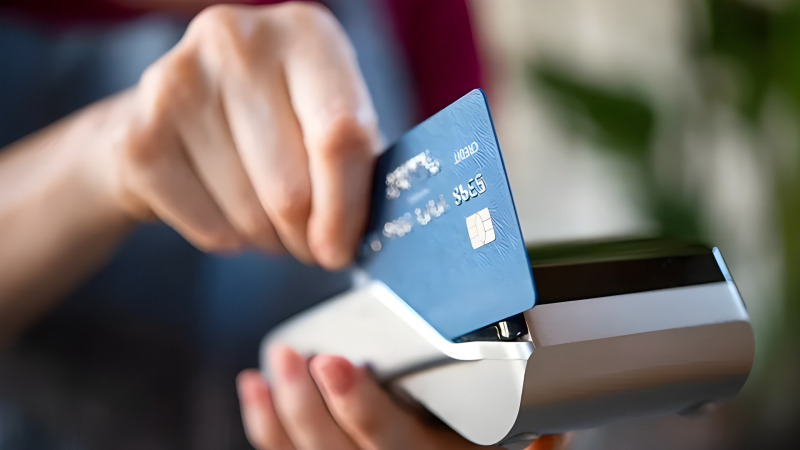 Casi el 10% de los argentinos toma créditos bancarios