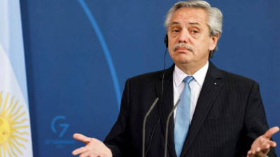 Más chats comprometen a Alberto Fernández en el escándalo de los seguros: las maniobras secretas para modificar un decreto clave