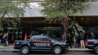 Amenaza de bomba: evacuaron la Bolsa de Comercio de Rosario donde hablará Milei