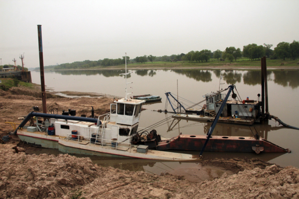 La severa bajante del Paraná impide la navegación en ese curso fluvial
