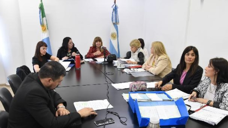 Avanza el proyecto de ley que regulará a las escuelas de gestión social