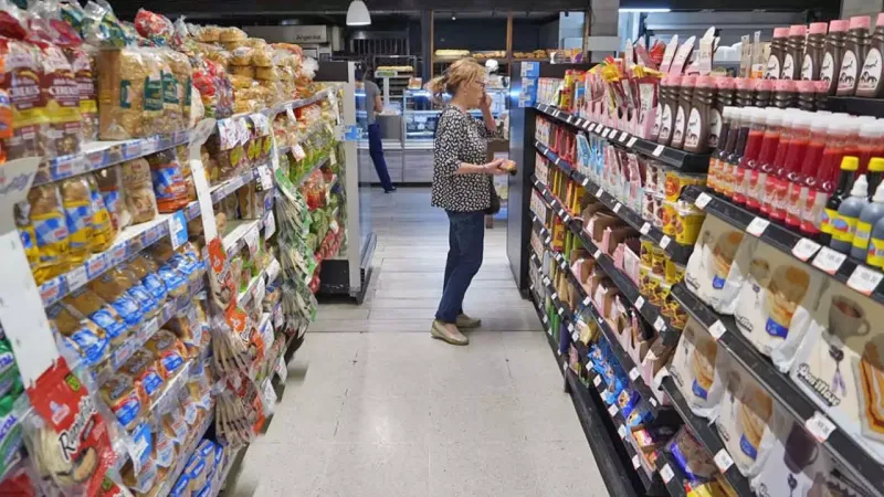 Las ventas en los supermercados en julio se mantuvieron por debajo de las de 2023