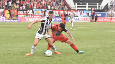 For Ever y Colón igualaron sin goles en un partido con expulsiones