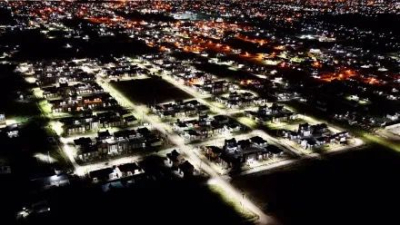 Chacra 137: este lunes habilitarán los servicios de electricidad y agua en las casas