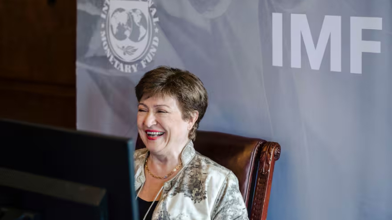 El FMI redujo parcialmente los sobrecargos que paga la Argentina