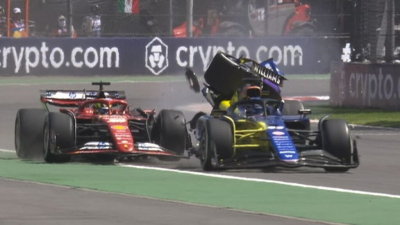 Alex Albon perdió el control y destrozó su Williams contra una Ferrari en el GP de México