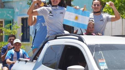 Las "Yaguaretés" campeonas, en caravana por las calles de Sáenz Peña