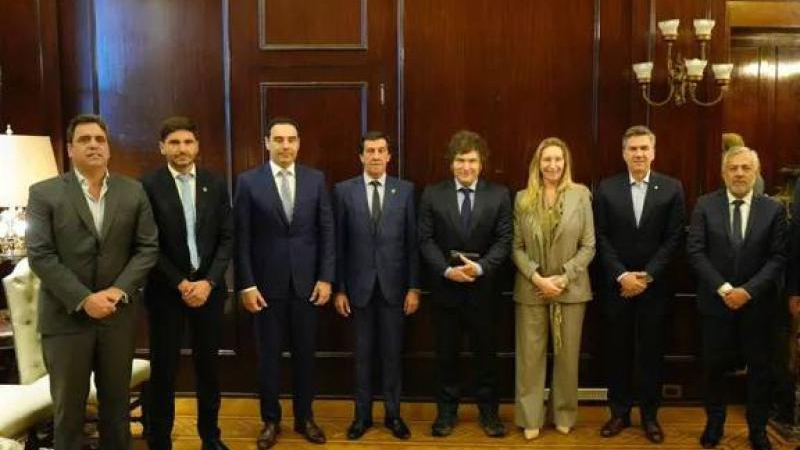 Milei con gobernadores de la UCR: reclamos y paños fríos