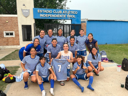 chicas Independiente Tirol 2.JPG