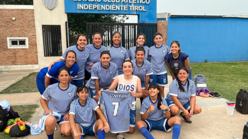 Las chicas de Independiente Tirol y un festejo inolvidable por el ascenso