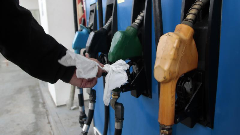 Preparan un amparo contra el autoservicio de combustibles
