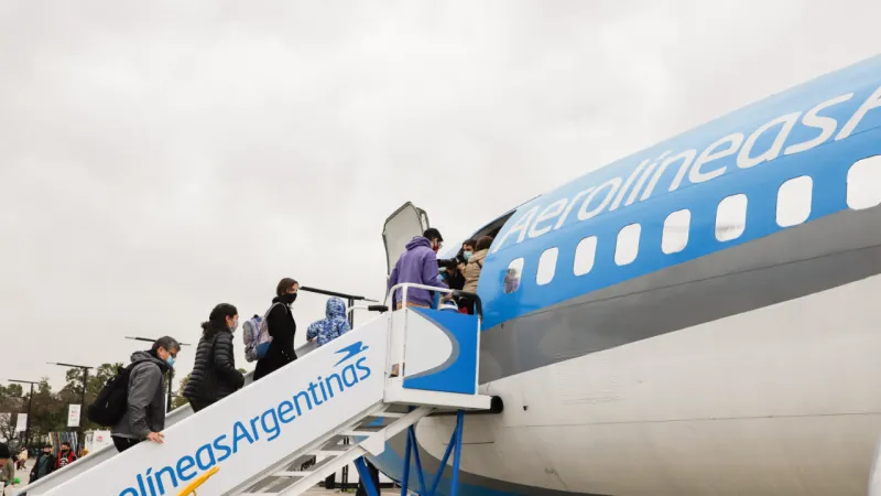 Éxodo de fin de año con récord de pasajeros transportados por Aerolíneas Argentinas