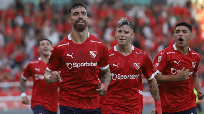 Independiente puso primera con una gran actuación ante Sarmiento
