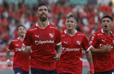 Independiente puso primera con una gran actuación ante Sarmiento