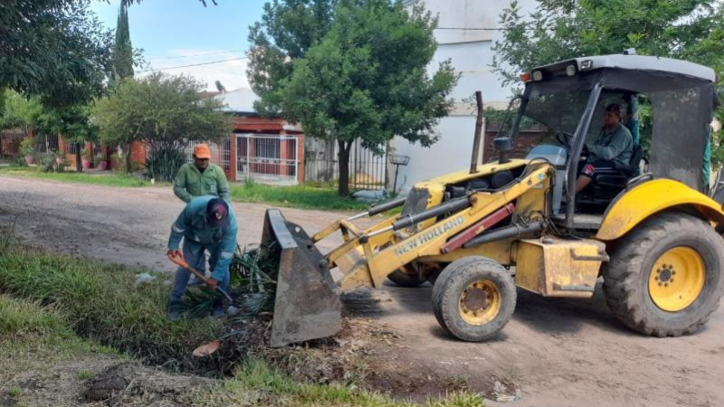 Luego del fuerte temporal, intenso trabajo municipal para recuperar a Resistencia