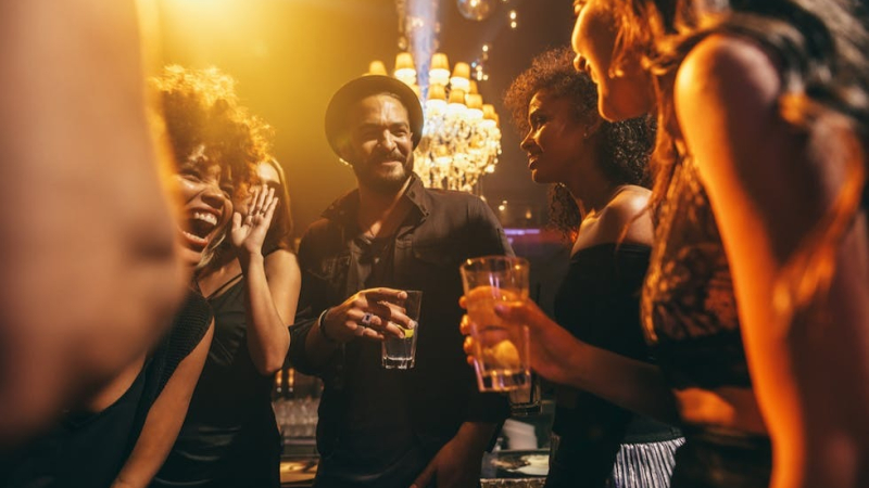 Invitan a una juntada para personas que apuestan al cara a cara