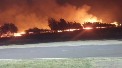 500 bomberos de 30 cuarteles combaten incendios en la provincia