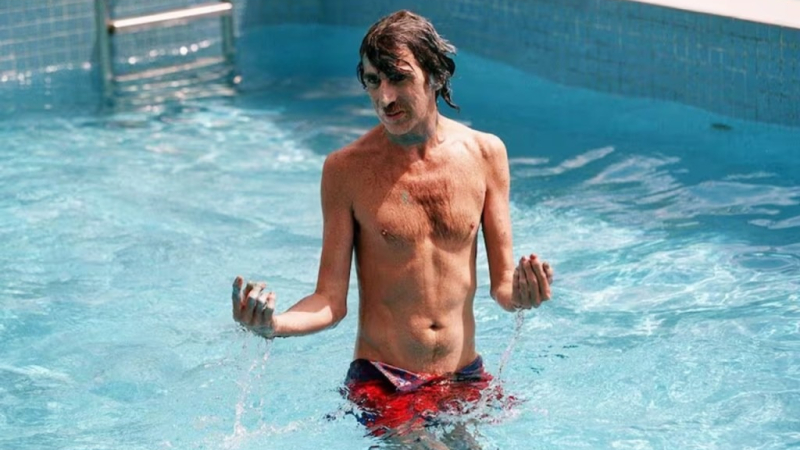 Hace 25 años Charly García se tiraba desde el noveno piso a la pileta de un hotel