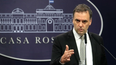 Crece la polémica por los cientos de empleados de la secretaría que maneja Manuel Adorni