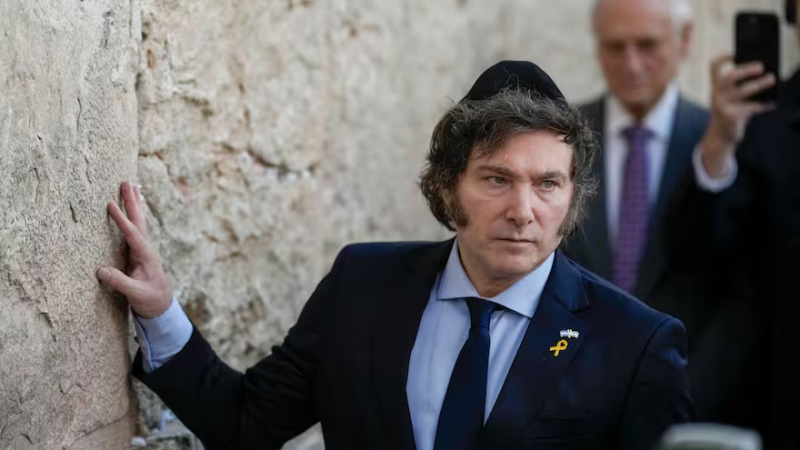 Milei suspendió su viaje a Israel en medio de la nueva marcha al Congreso y turbulencias económicas