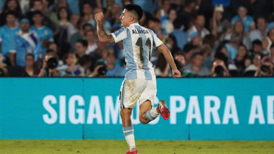 Un golazo de Thiago Almada le dio la victoria a Argentina
