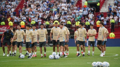 La selección mayor enfrenta al Sub 20 en la cancha de Huracán