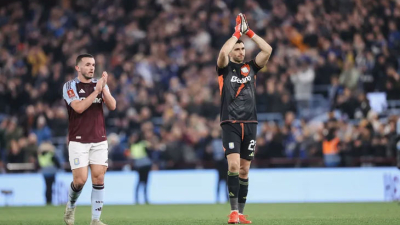 El "Dibu" Martínez alcanzó los 200 partidos con el Aston Villa