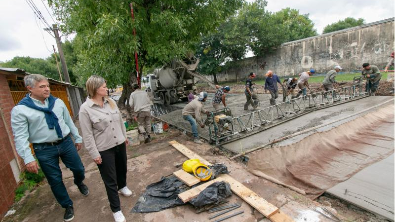 Carolina Meiriño constató trabajos de pavimentación en la avenida Edison