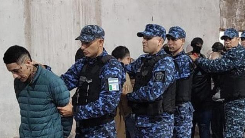 Pese al descontento de la defensora adjunta, sigue el traslado de presos