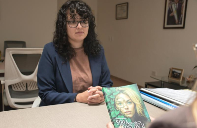 La escritora Camila Grunwald presentó sus nuevos libros a la presidenta de la Legislatura