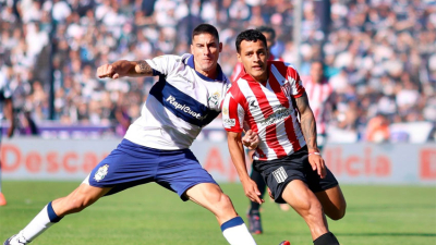 Sobre el final, el Pincha se lo empató al Lobo en el clásico platense
