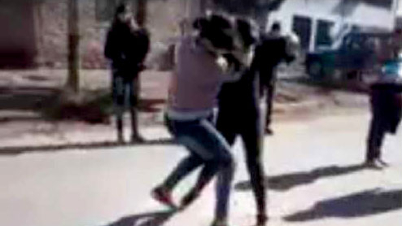 Tras una feroz pelea, detuvieron a dos mujeres y demoraron a un adolescente