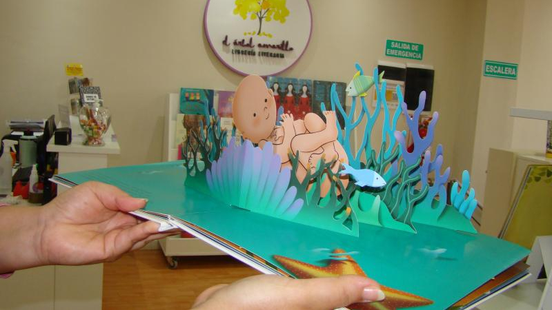 "La literatura infantil y juvenil es profunda y simbólica"