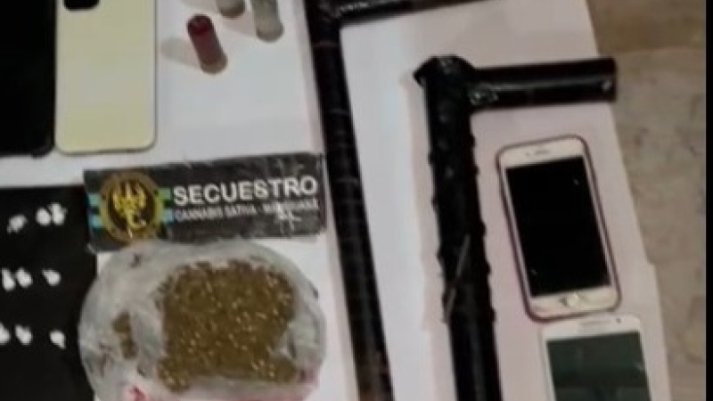 Desmantelan un búnker de drogas con armas, más de un millón de pesos y tres detenidas
