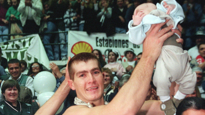 A los 51 años y junto a su hijo, el Colo Wolkowyski se retiró del básquet profesional