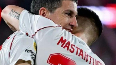 River goleó a Vélez y llega entonado a los octavos de final