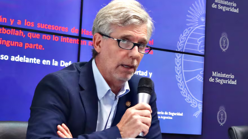 El Gobierno reasignó por decreto $25.000 millones para inteligencia y amplió gastos reservados