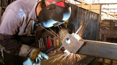 La industria se hundió 4,5 % en marzo, su peor dato desde 2023