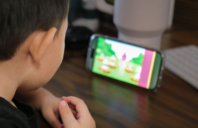 Una adicción invisible con serias consecuencias para el futuro de nuestros hijos