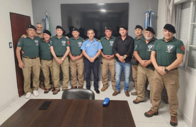 "Boinas Negras" con el jefe de la Policía