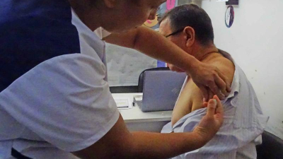 Vacunan para reducir internaciones por gripe