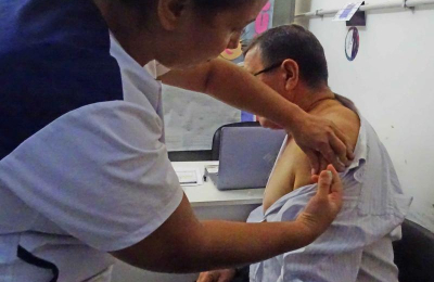 Vacunan para reducir internaciones por gripe