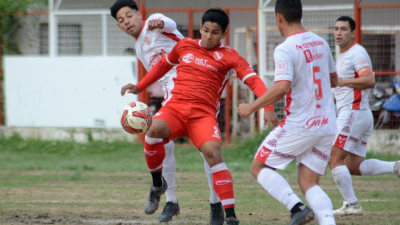 En un partido caliente, Regional y Estudiantes repartieron puntos en Villa Libertad