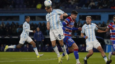 Racing a octavos como líder de zona, con una "maravilla" de Adrián Martínez