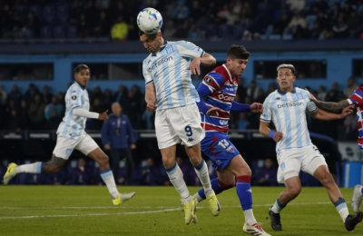 Racing a octavos como líder de zona, 
con una "maravilla" de Adrián Martínez