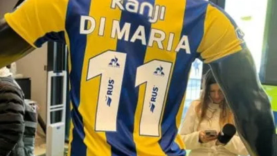 Largas filas para conseguir la camiseta de Fideo