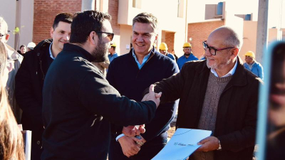 Zdero entregó viviendas para varias familias de Sáenz Peña